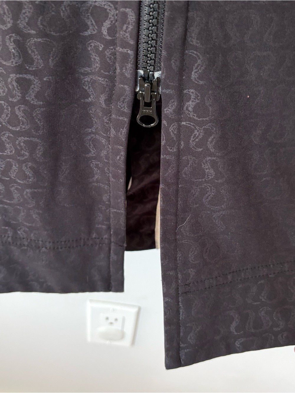 Lululemon Vintage Long Hooded Zip Jacket Monogram Om Logo Print Size 2 - Picture 6 of 11
